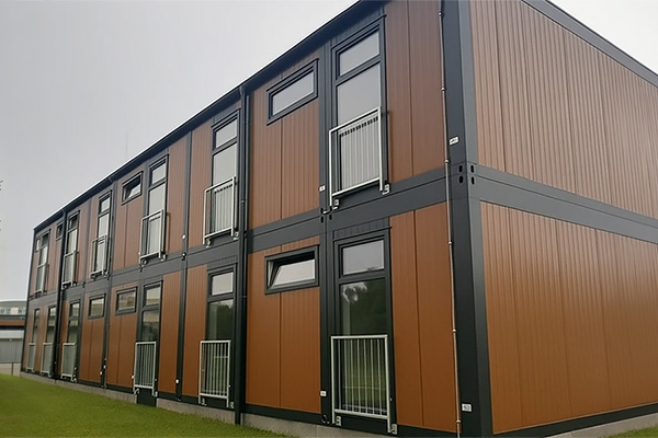 Azylový dům z obytných modulů