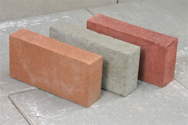 Betonové zdící tvárnice a cihly