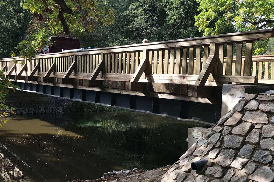 Mosty, lávky, zábradlí