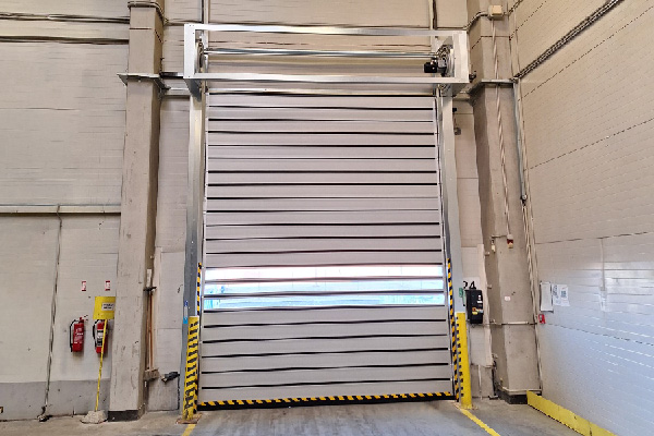 Mrazy znamenají větší úspory, když máte rychloběžná vrata EFAFLEX 