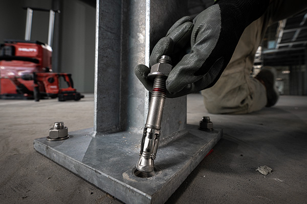 Novinka: Hilti HST4 – Výkon, který se vyrovná zabudovaným kotvám s hlavou!