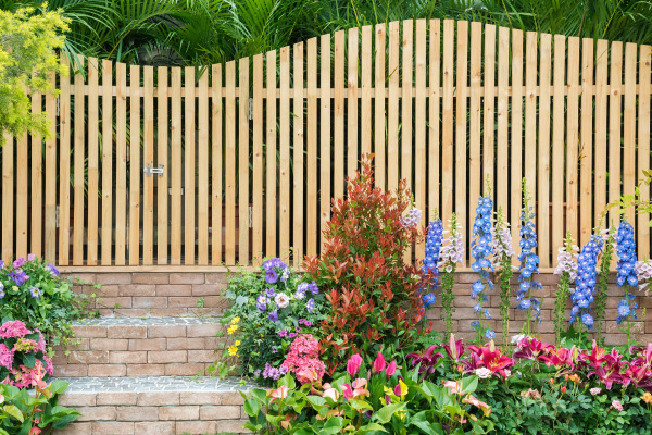 Ploty a zástěny pro ochranu soukromí a majetku