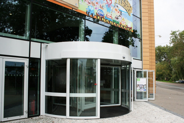 Kruhové automatické dveře