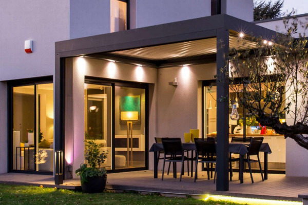 Chytré markýzy a pergoly pro balkóny i terasy