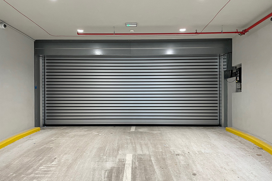 Spolehlivé řešení pro moderní parkování – vrata EFAFLEX
